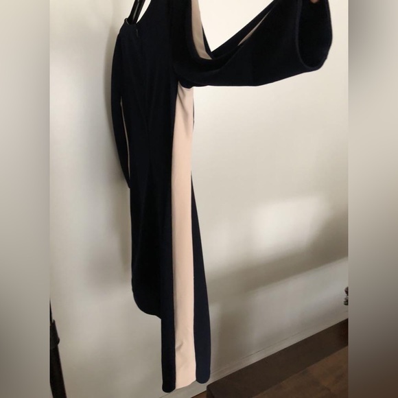 Vince Camuto Colour Block Navy and Nude dress, size 6 - Picture 2 of 3